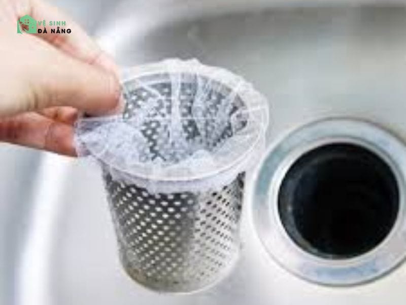 Luôn sử dụng lưới lọc rác